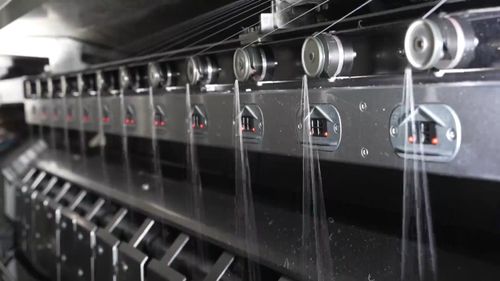 錨定現(xiàn)代化 改革再深化 浙江制造向 新 力 三 傳統(tǒng)紡織不傳統(tǒng) 經(jīng)緯間 織出 新未來